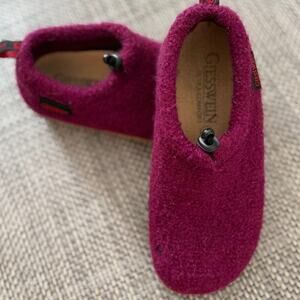 Giesswein 100% Boiled Wool Upper Vent Lodge Slippers Plum 37EU/6.5US Comfort
